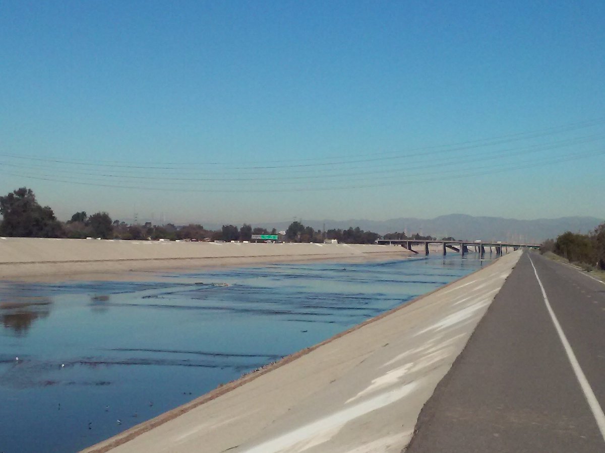 BMashita's tweet photo. Pics of the #LAbikepath today, on the way to @ShorelineVillag. @CaltransHQ doing a great job keeping the trail nice. https://t.co/Mad0z9xEPD