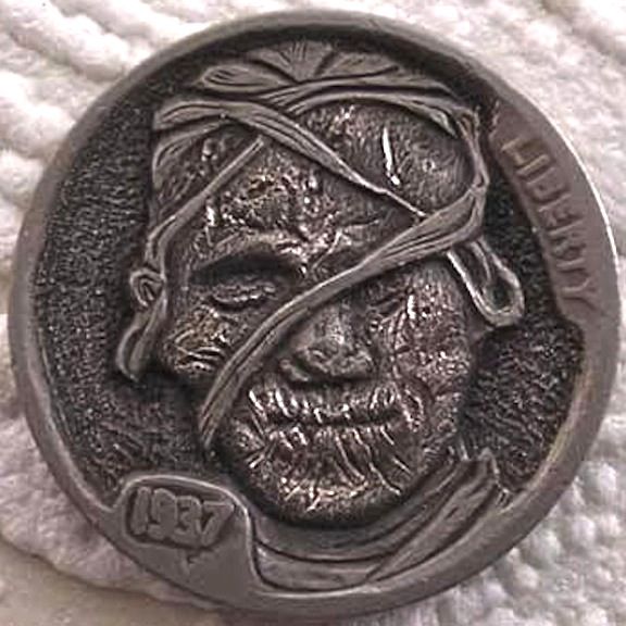 Hobo_Nickel_Soc's tweet photo. #TerrorTuesday The #Mummy Im-Ho-Tep It comes to life!
#HoboNickel #FinnLaRue #MetalArt #Horror #ScrollOfThoth https://t.co/F5xiGQ0fte