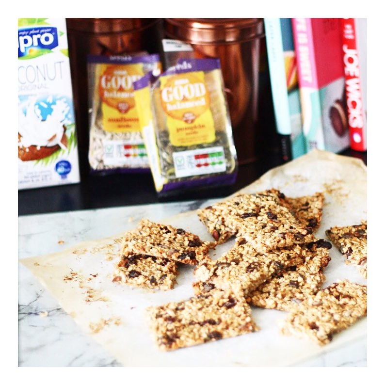 SophieCecilia_'s tweet image. Craving that sweet treat after dinner? Try my #cheatfree fruit and nut flapjack #recipe! bit.ly/1W4Xvbp
