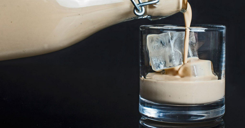 TastingTable's tweet photo. Make Irish cream at home using only five ingredients: https://t.co/ONA80EaXCi https://t.co/fTw3gb7b7d