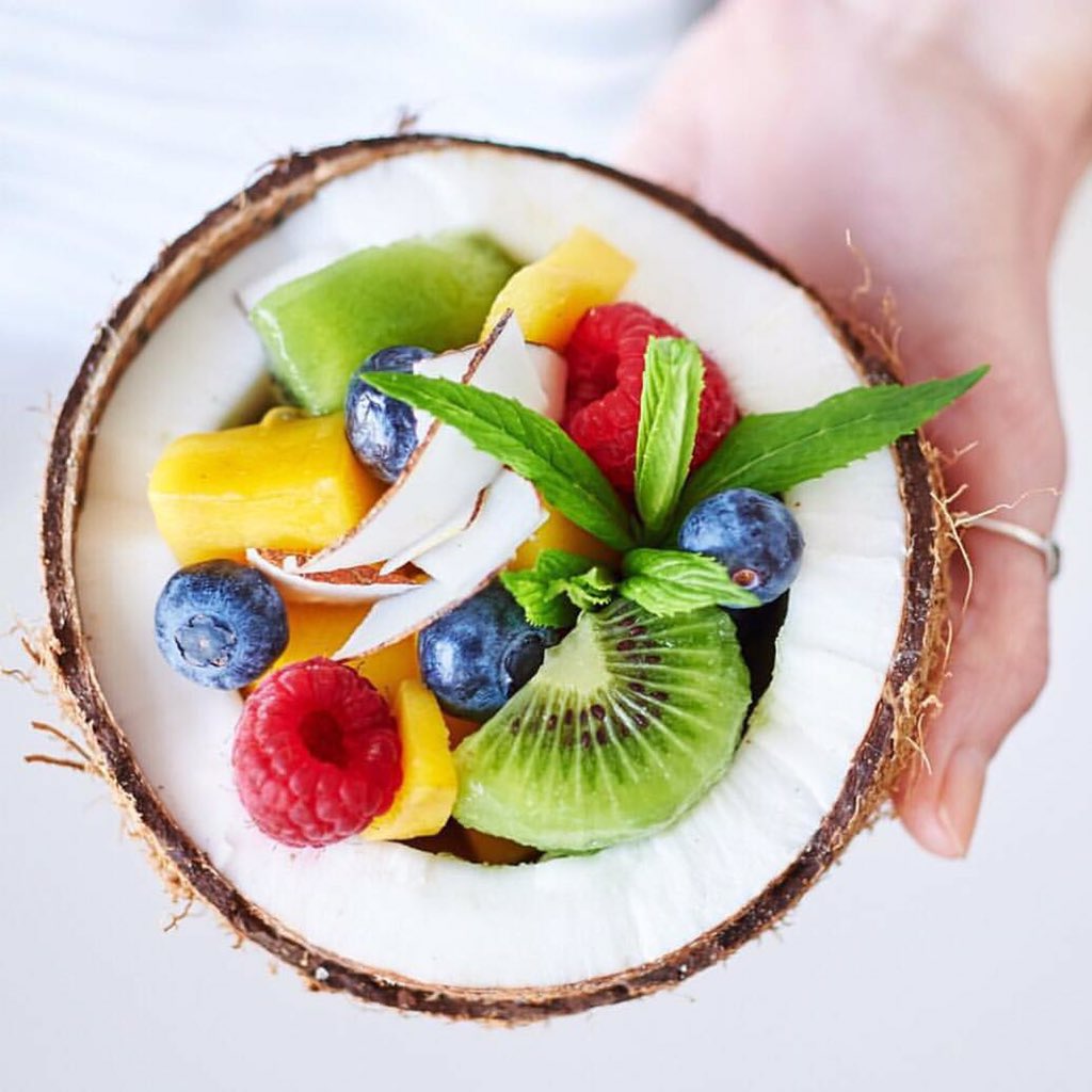 gemlou_howell's tweet image. #RefreshingSnack 🍇🍏🍓🍒 😋