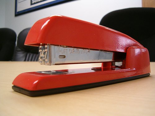 GetGarveys's tweet image. A stapler has two bent legs, but never any feet. #OfficeSupply #RiddleAnswer