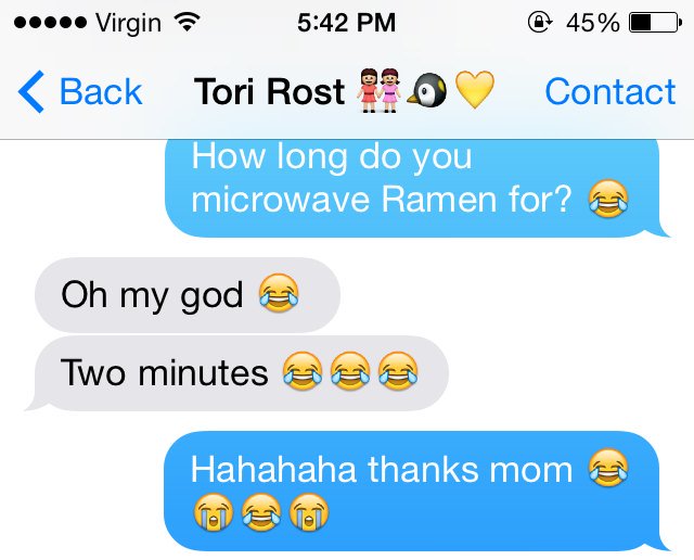 ChellyBean31's tweet photo. What are friends for 💁😂 @tori_rost https://t.co/QNkzC33rhf