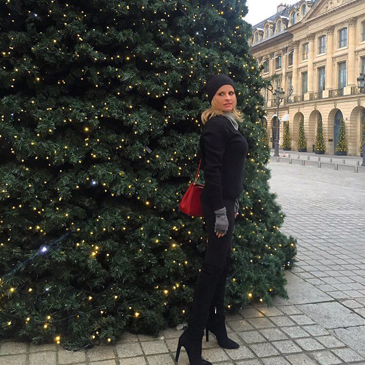 like_roxane's tweet photo. Days in Paris🎄🌲🐿
#DaysInParis #PlaceVendome #Paris #FirstDayOf2016 #2016 https://t.co/xsO4j25we1 https://t.co/h7beGzJPEG