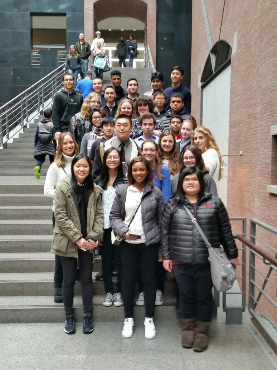 ParamusCathHS's tweet image. Hello from Washington! Mr. Wilson and Aquinas Scholars gather outside @Smithsonian @NMNH last week 🇺🇸🏛🚌 #PCdoesDC