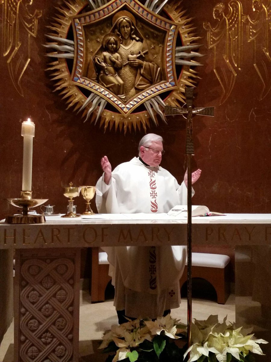 ParamusCathHS's tweet image. Father Don holds mass @MarysShrine, the Basilica of the National Shrine of the Immaculate Conception 🇺🇸🏛🚌 #PCdoesDC