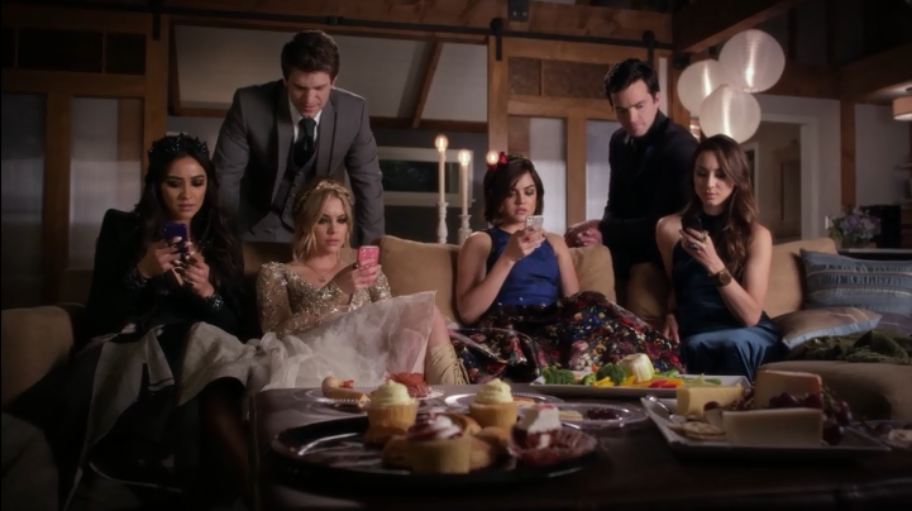 PLLBigSecrets's tweet image. The #PLLProm Episode is on right now on @FreeformTV #PLLMarathon