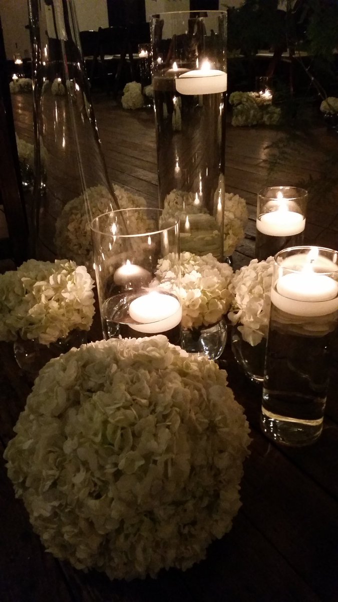 LinnieatLarge's tweet photo. Ending the day with fabulous floral and a historic backdrop! #raineysofraleigh #bride @FreshAffairs .@AllSaints1875 https://t.co/rtz7q3W8Pz