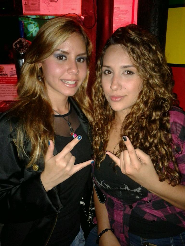 Orionfusmetal's tweet photo. @jmoreno305 y @raimon_k disfrutando de buena musica y unas birras.. #metal #merida #VZLA https://t.co/99aMPnsff9
