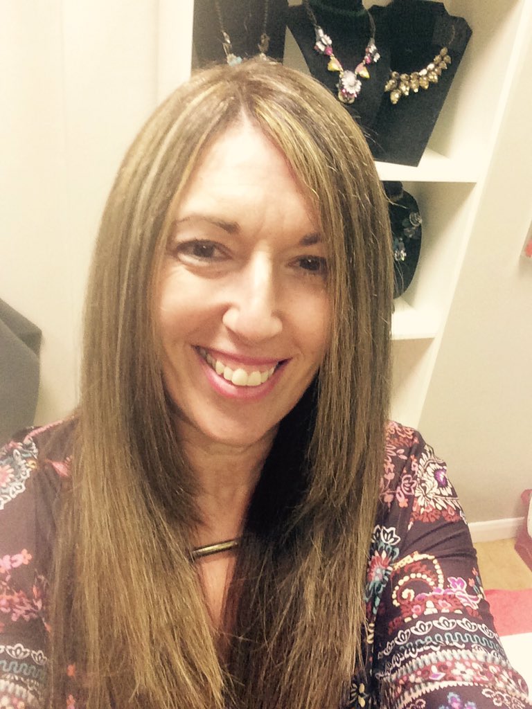SamNovik's tweet image. New year new hair! #feelinggood #lovemyhairdresser