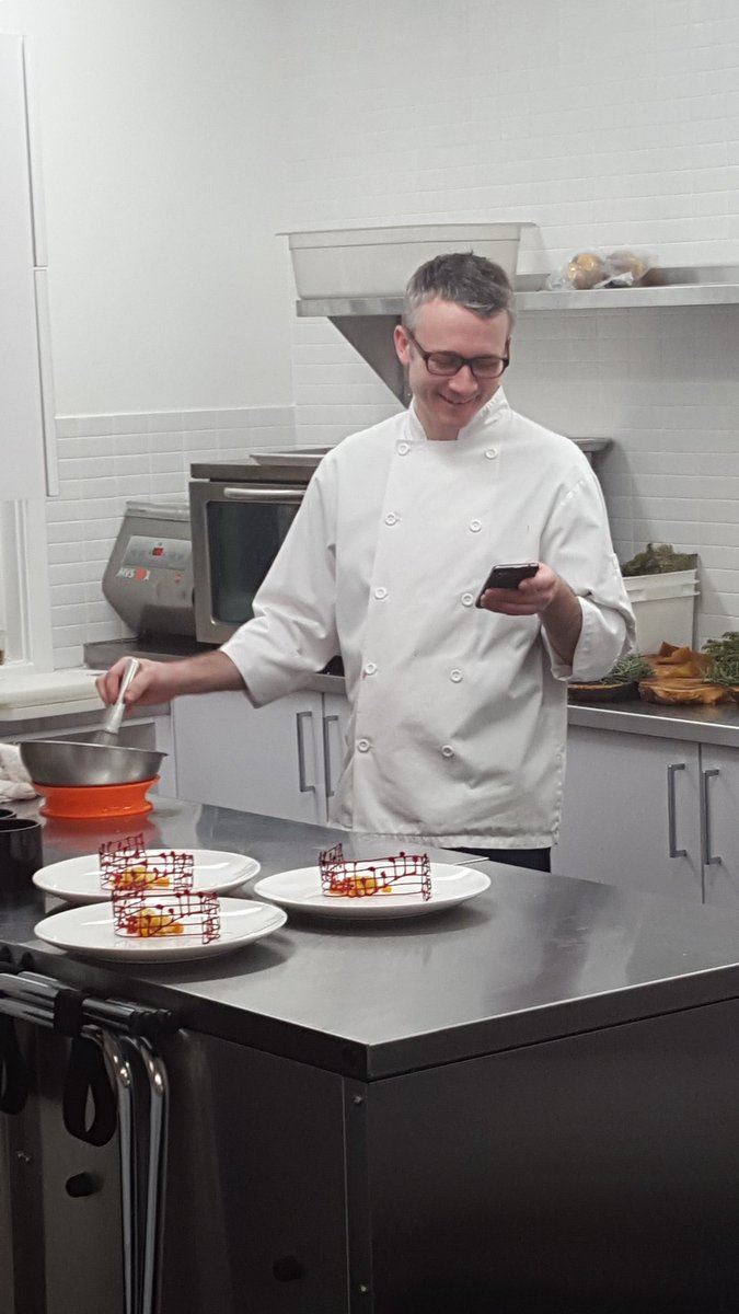 champagne_chef's tweet photo. . @MarcLepine making full use of his @Staybowlizer . https://t.co/Nz0AhveXgR