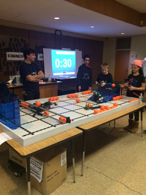omgrobots_rt's tweet image. RT iDESIGNsol: See VEX IQ in action at iDESIGN Ellwood Middle School Bank Shot Qualifier, Elwood, New York #VEXRob…