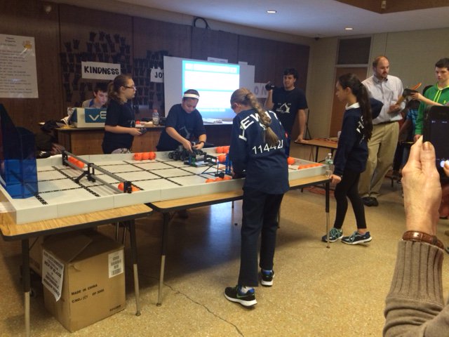 omgrobots_rt's tweet image. RT iDESIGNsol: See VEX IQ in action at iDESIGN Ellwood Middle School Bank Shot Qualifier, Elwood, New York #VEXRob…