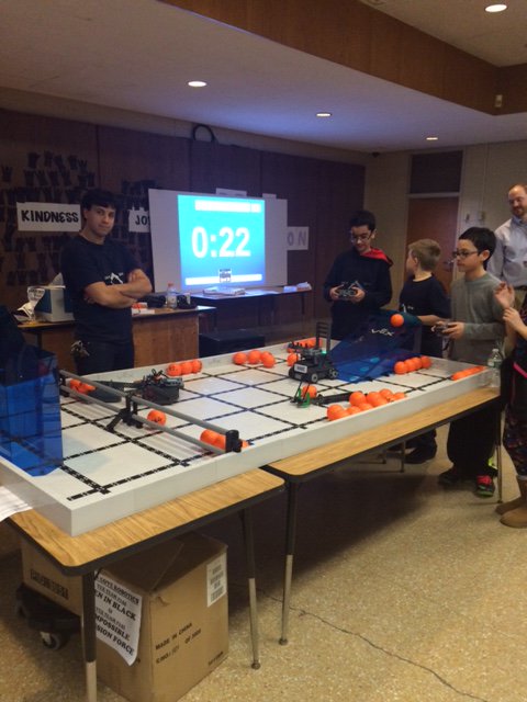 omgrobots_rt's tweet image. RT iDESIGNsol: See VEX IQ in action at iDESIGN Ellwood Middle School Bank Shot Qualifier, Elwood, New York #VEXRob…