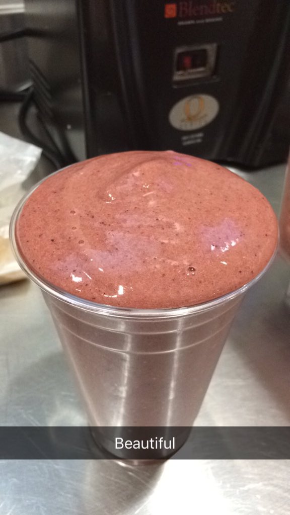 ArtemisArtistic's tweet image. Work perks #FreeSmoothies