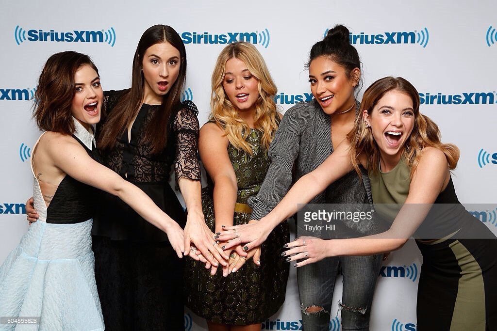 moonwlightt's tweet image. @shaymitch I'M NOT OKAY!! #PLLayWithShay #PLLChat