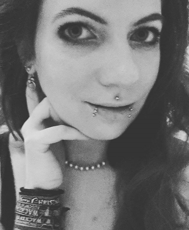 kayadelavigne's tweet photo. i am madly in love with my snakebites and my medusa piercing #piercingaddicted https://t.co/CCOaHdVdYn