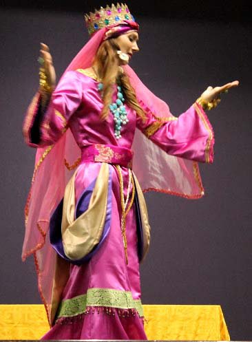 LJONealDesign2's tweet image. #CostumeDesign for Queen Esther Bible Drama in Italian. Fun with #SewingCreativity! #LJOD | lwww.ljonealdesign.com/creativity.html