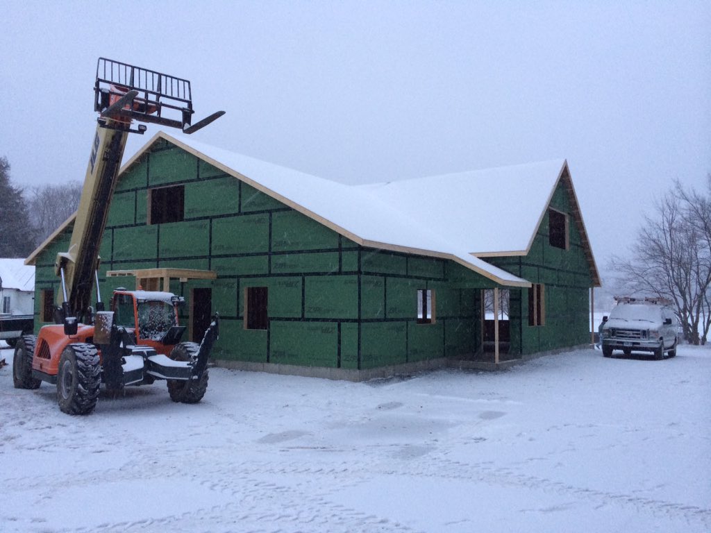 BigBearUSMCVet's tweet photo. #FramePro crew putting up #ZIPSystem #SandLake #NY getting it done regardless of the #Snow #ZIPItTight @HuberWood https://t.co/qatNbqWjRf