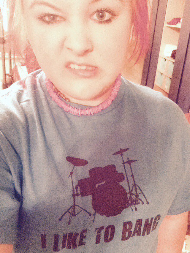 LolayoyoyaCece's tweet photo. Going to my first concert friday so exited #winterjam2016 #syced even tho its a chirstan concert https://t.co/yxzDew6AwK