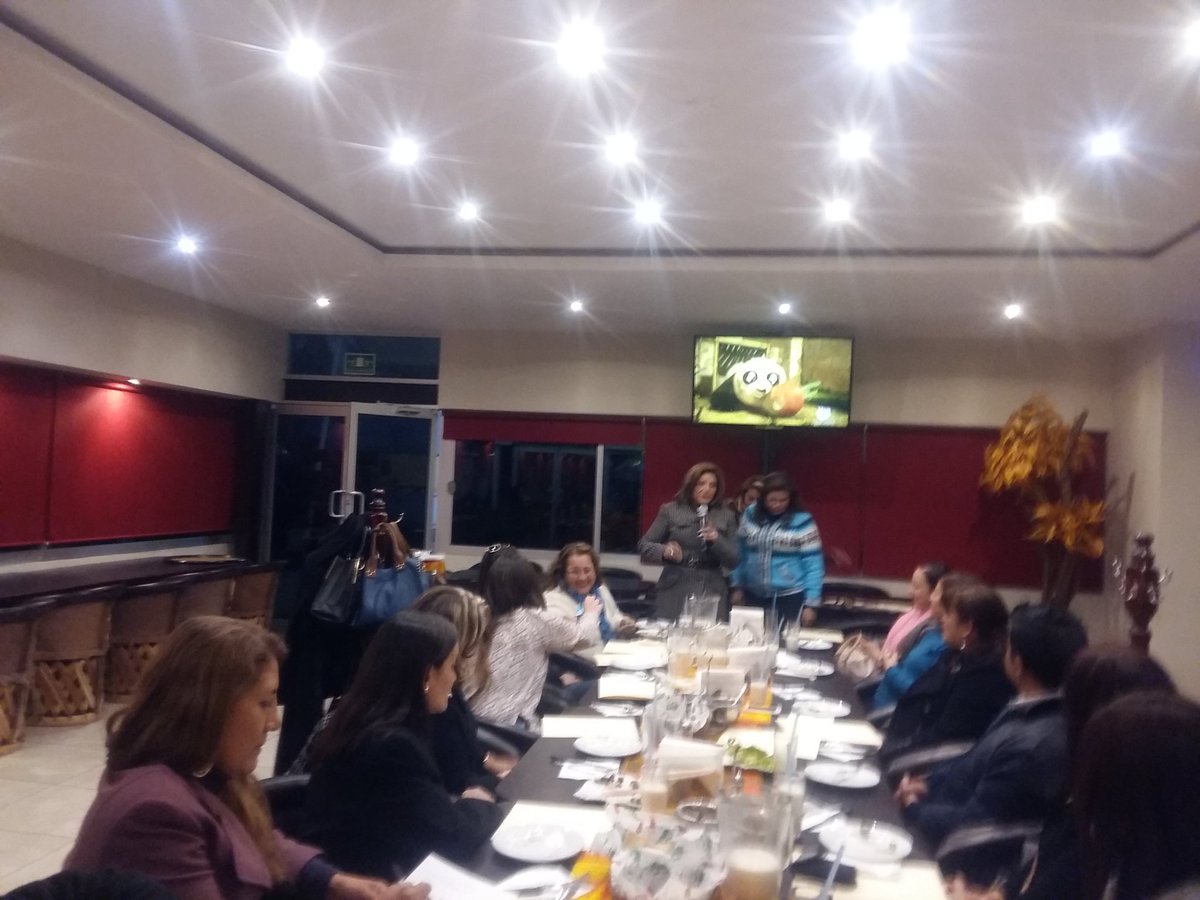 AlmaLuzCardona1's tweet photo. #EstaPasando en reunión del Colegio de Educadoras A.C. acompañadas por la Sria. Gral. Mtra.Adrians Villa Huizar https://t.co/t3kfP3umST