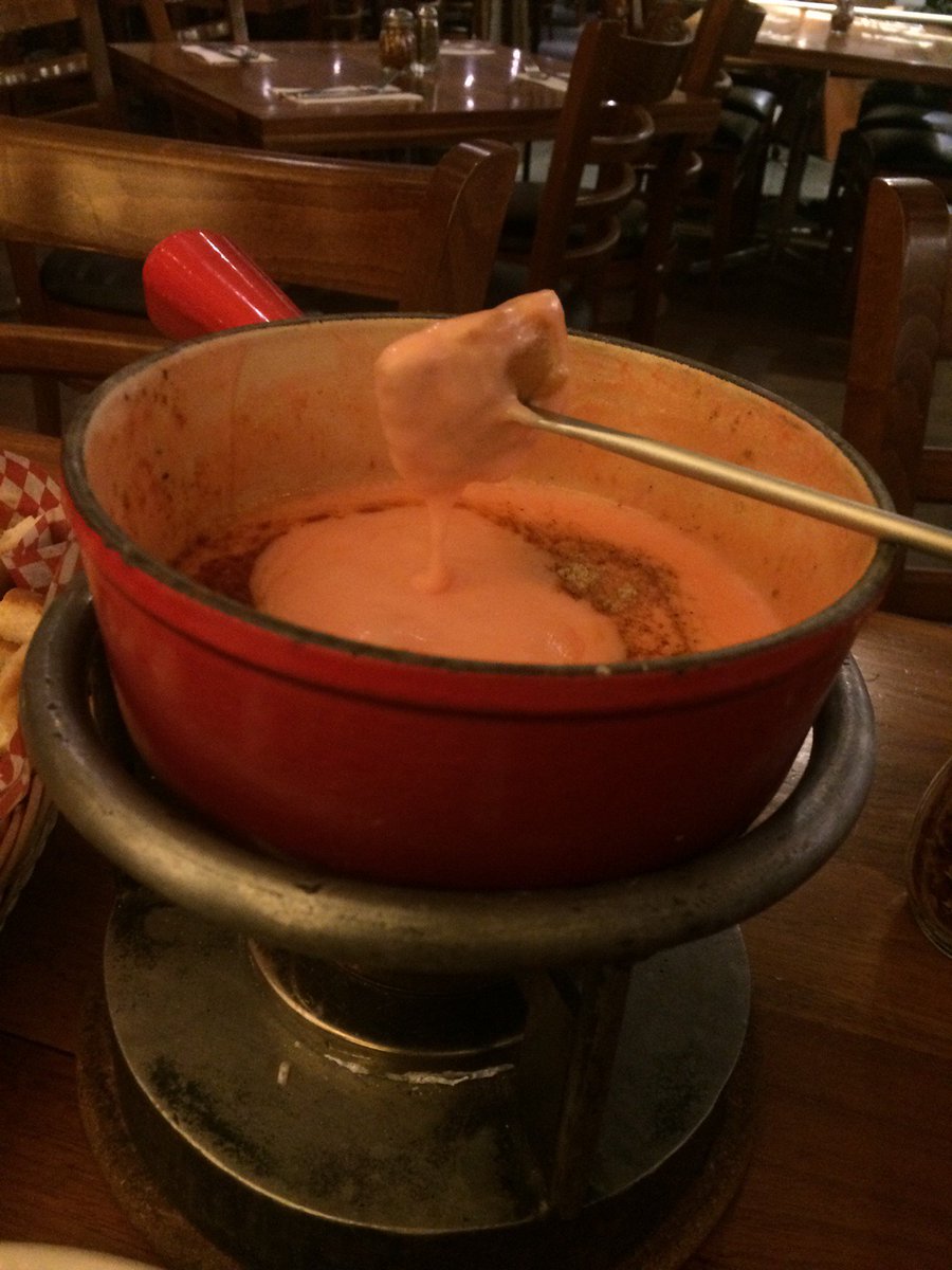 DonDaco's tweet image. Mi comida cumpleañera al lado de Dul (at @FondueHaus Zermatt in Álvaro Obregón, DF) swarmapp.com/c/4BkJH0kD1s5