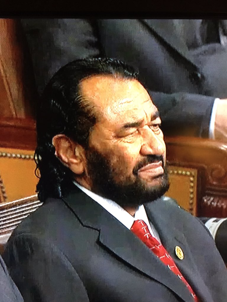 saintscrem's tweet photo. 2 ape drapes spotted now. Losin my mind here! Hot damn. This is a revolution. #apedrape  #SOTU16 https://t.co/MFGb2dAdwF
