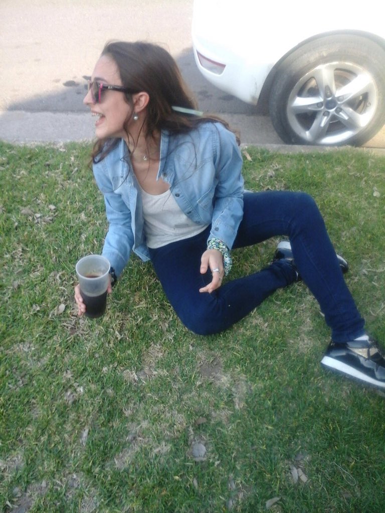 ClariLomello's tweet photo. Afloja un poco https://t.co/BROPCpIQ7H