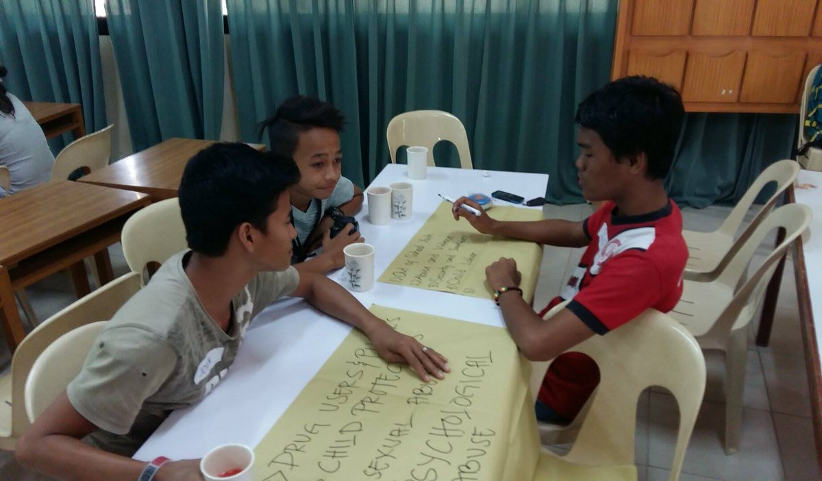bayanmo's tweet photo. Nasa Sinunuc, Zamboanga ang #bayanmoipatrolmo team para sa citizen journalism workshop w/ @unicefphils @AIJCManila https://t.co/sfUf18dZLt
