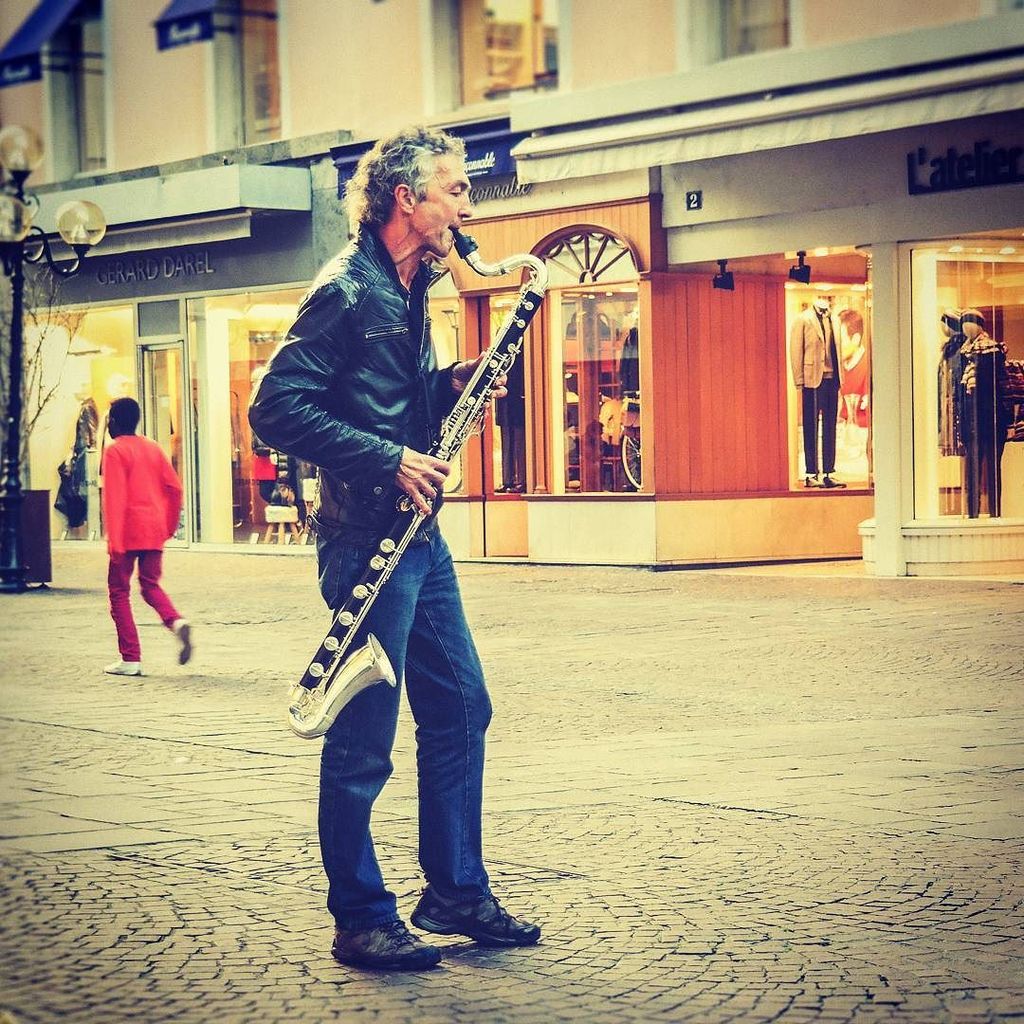 AnnecyJ's tweet photo. https://t.co/SMq9A0I3C6 "Segue a música, Luana!"
#clarone #goodmusic #streetart #annecy #france #travel #trip #poe… https://t.co/mx1U7hBPSI