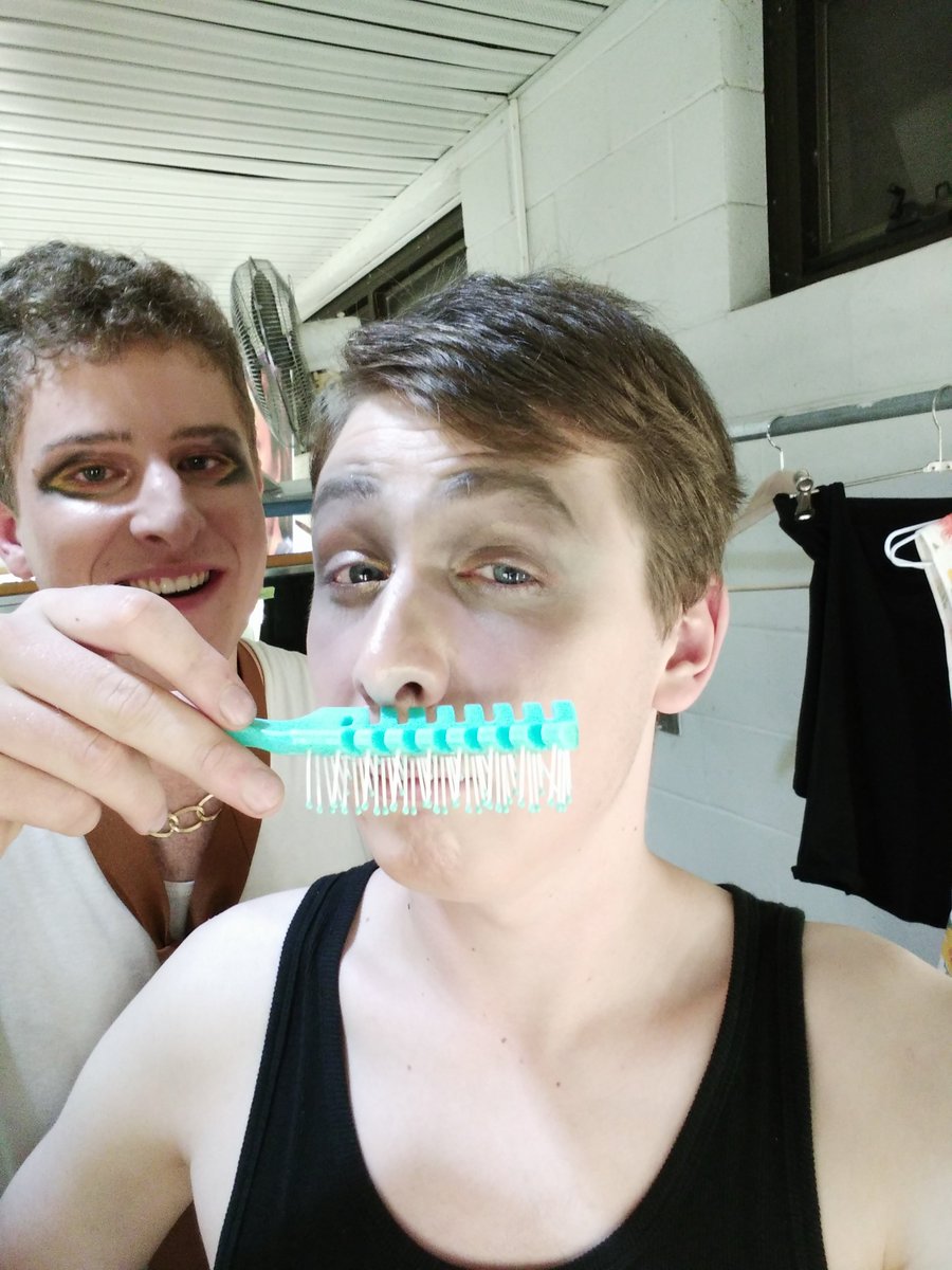 R2SNEE2's tweet photo. #modsummer pics i never uploaded: joseph ruining my hair https://t.co/AZPFPNb3TQ