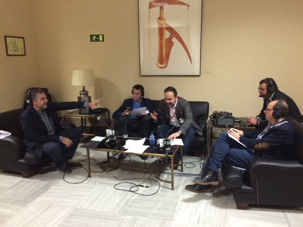 En el Congreso de los Diputados. <a href="/MasDeUno/">Más De Uno</a> Todo preparado @carlos__alsina