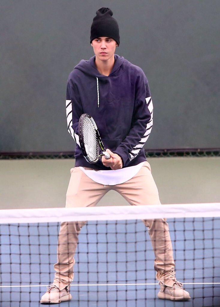bieberupdate_jp's tweet photo. LAでテニスレッスンを受けるJustin(1/10) 4 https://t.co/6Il3GkMDuO