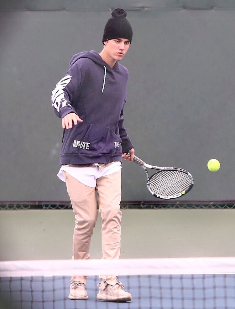 bieberupdate_jp's tweet photo. LAでテニスレッスンを受けるJustin(1/10) 6 https://t.co/Cyo9tbtCb9