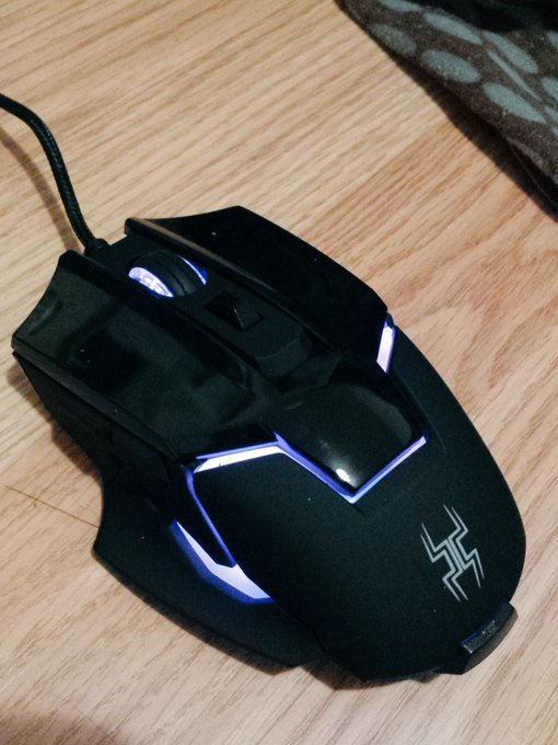 My #Daddy is better than yours. Thank you for my fancy new gaming mouse :* https://t.co/DiVbrhXB3Z<a href="/tag/daddy"class="tags">#Daddy</a>
