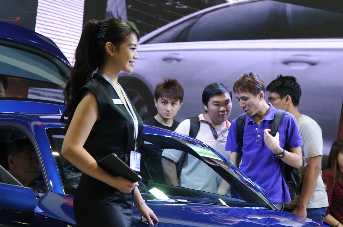 Upgman's tweet photo. Drop by Suntec tomorrow to Sun for the show with "all the cars and attractive girls". https://t.co/gAI6mnB9wN https://t.co/RbfHU7ZKNk