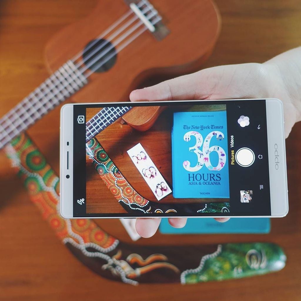 oppo's tweet photo. Your digital diary. The OPPO R7 Plus. #OPPOR7 #StyleInAFlash https://t.co/IW9GtlA20D https://t.co/m8d77e2z7j