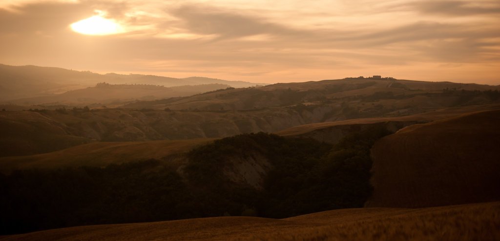 crowdphotoco's tweet photo. Today's #free photo is "Rolling Hills of Tuscany" by Matt Kennedy at https://t.co/QNTH3ZjrBb https://t.co/DQwwxUrS7d