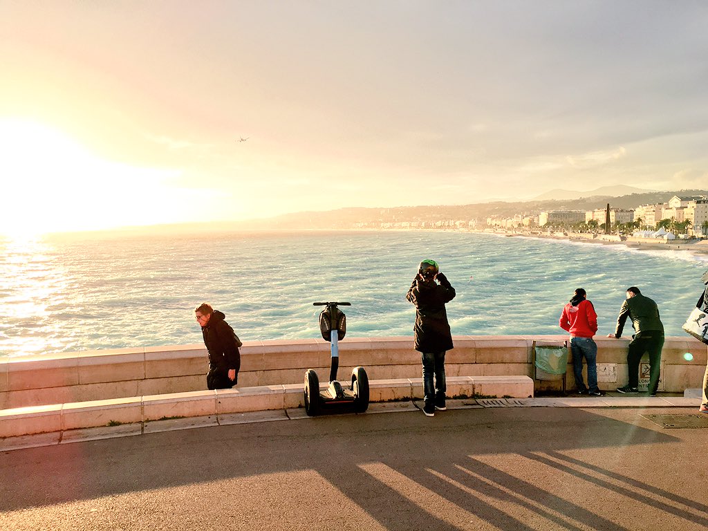 MobilboardNice's tweet photo. L'endroit idéal à #Nice06 pour profiter du coucher de soleil ! #MyMobilboard https://t.co/K8NLllOay6