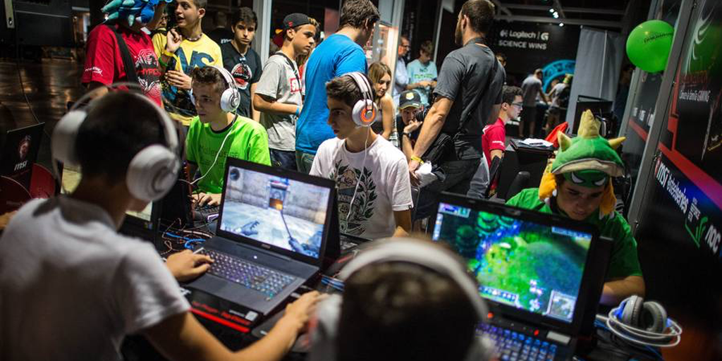 WindowsUK's tweet photo. Read why PCs still reign supreme in the world of gaming: https://t.co/Y9xsQ6Gtk3 #PCDoesWhat https://t.co/rhsxduGQFP