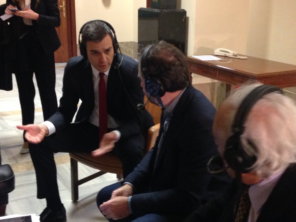 Seguimos con el maratón aquí en el <a href="/Congreso_Es/">Congreso</a> <a href="/MasDeUno/">Más De Uno</a> sentado con @carlos__alsina está el líder del PSOE