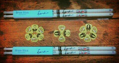 FOR SALE "KAITAN MERCHANDISE" !!! DRUM STICK 20k and PICK GUITAR 5k, ORDER NOW, YEEAY!!!