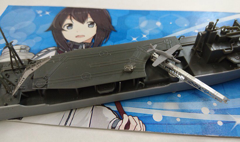 あおこ No Twitter ２月発売予定の1 700艦船模型 速吸 艦これ版の付属エッチングサンプルを確認しているだぞ デリックに一式２号１１型射出機 初期装備の瑞雲用滑走車 プロペラ等が付属だ ピンポイントディテールアップ アオシマ鎮守府はいいぞ T Co