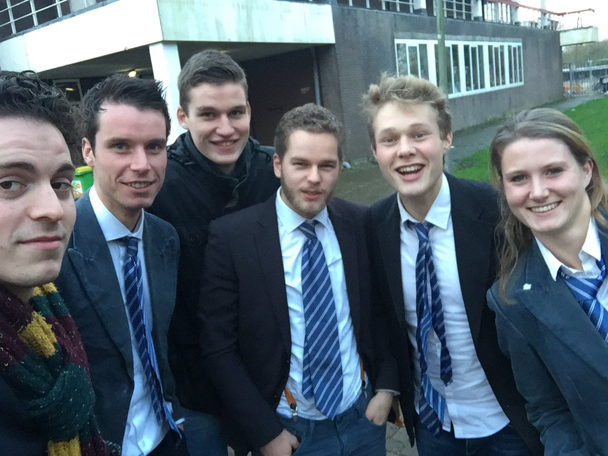 Om 06:00 stonden de wedstrijdroeiers &amp; het bestuur al klaar voor de intraining! Foto is gemaakt bij A.A.S.R. Skøll