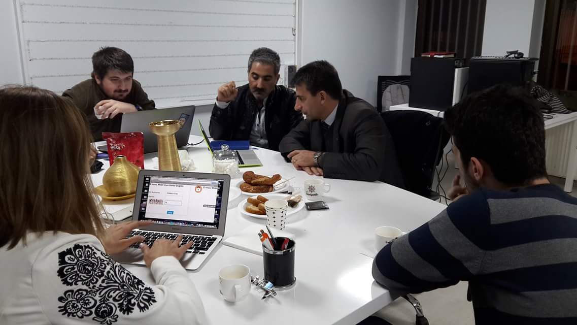 iutetlab's tweet photo. Prof. Dr. Erol İNCE ile günün değerlendirilmesi yapılıyor. https://t.co/YJIGKSVk6c