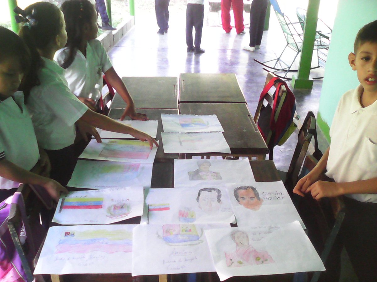 Ebpabloeo's tweet photo. Exposición sobre los símbolos patrios con los niños y niñas . https://t.co/fTKiTlaNTa