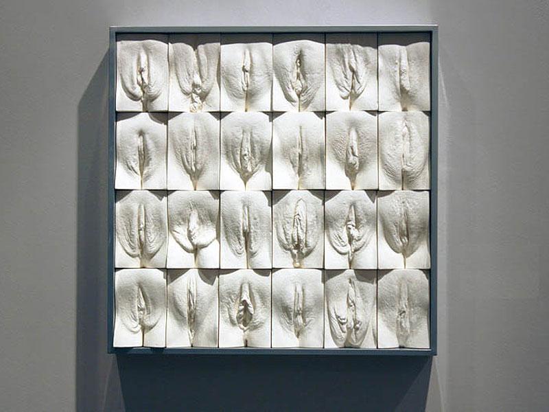 thomarchi's tweet photo. @alexvizorek @Charlineaparis surpris que vous connaissiez pas l'expo féministe @GreatWallVagina Alex... de rien ! https://t.co/byE9sHvaKn