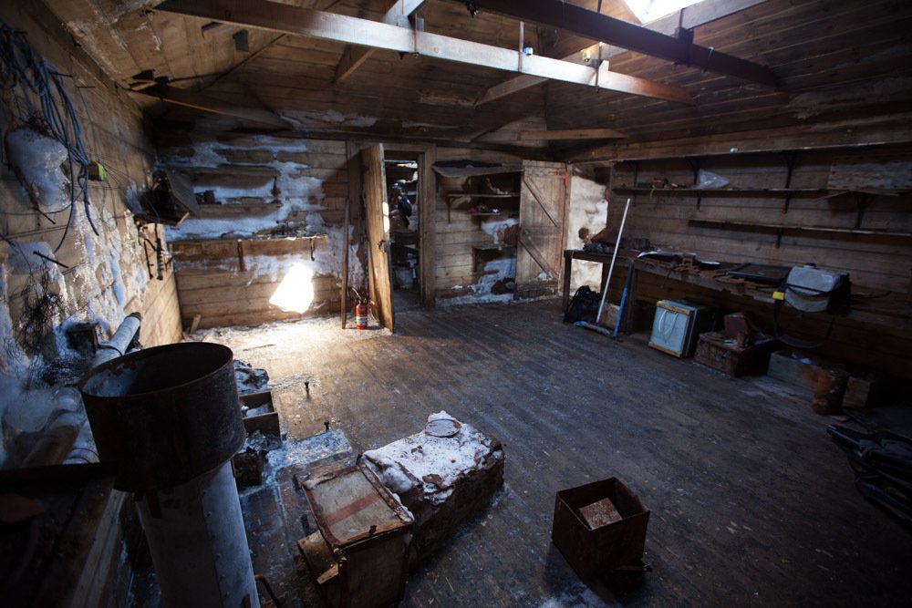 mawsonshuts's tweet photo. #mawsonshut workshop free of ice for the first time in decades. https://t.co/IZNRQ4kVBw