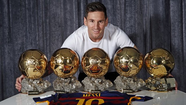 FCBarcelona's tweet image. Leo #Messi to offer up his fifth FIFA Ballon d’Or to Camp Nou ow.ly/WZnOH #BallondOr