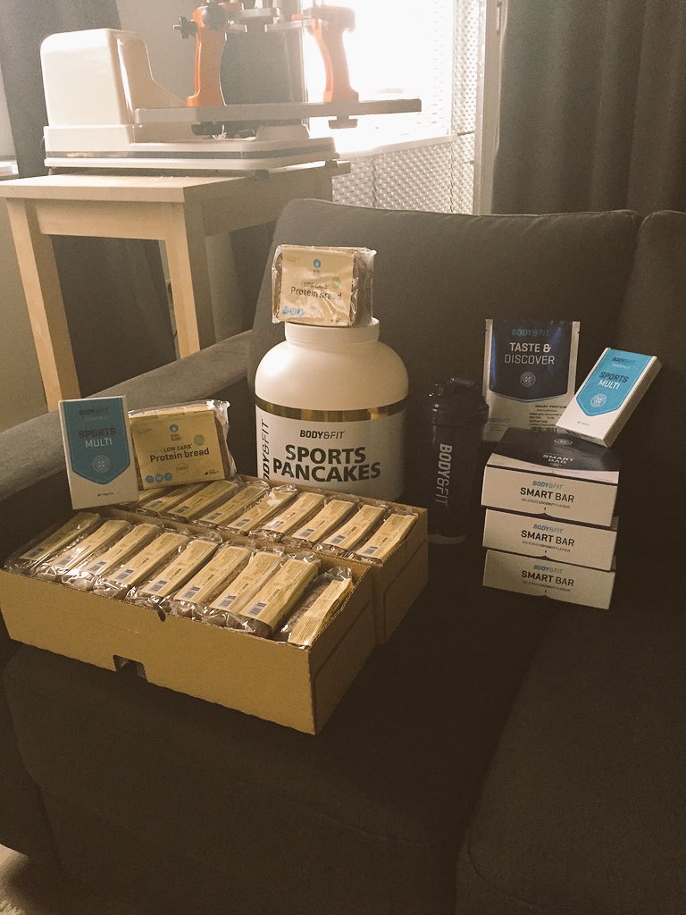 JordyHilbink's tweet photo. Thank you @Bodyenfitshopnl for the fast delivery. #sportspancakes #smartbars #proteinebread #sportsmulti #nutrition https://t.co/guGPZ5HnHF